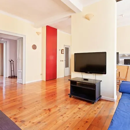 Guesthost - Corso Buenos Aires Colourful Flat شقة